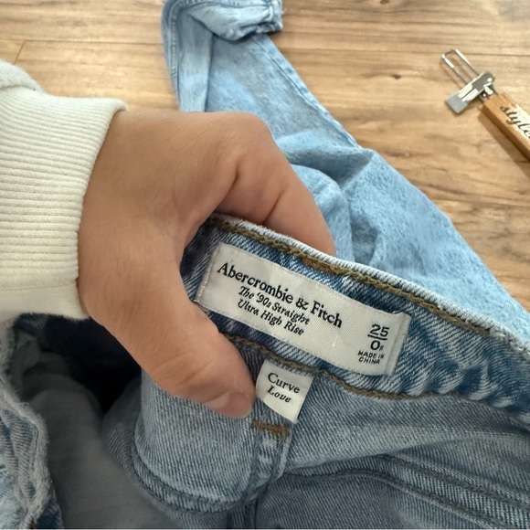Abercrombie & Fitch Curve Love Ultra High Rise 90’s Straight Jean - Picture 2 of 7